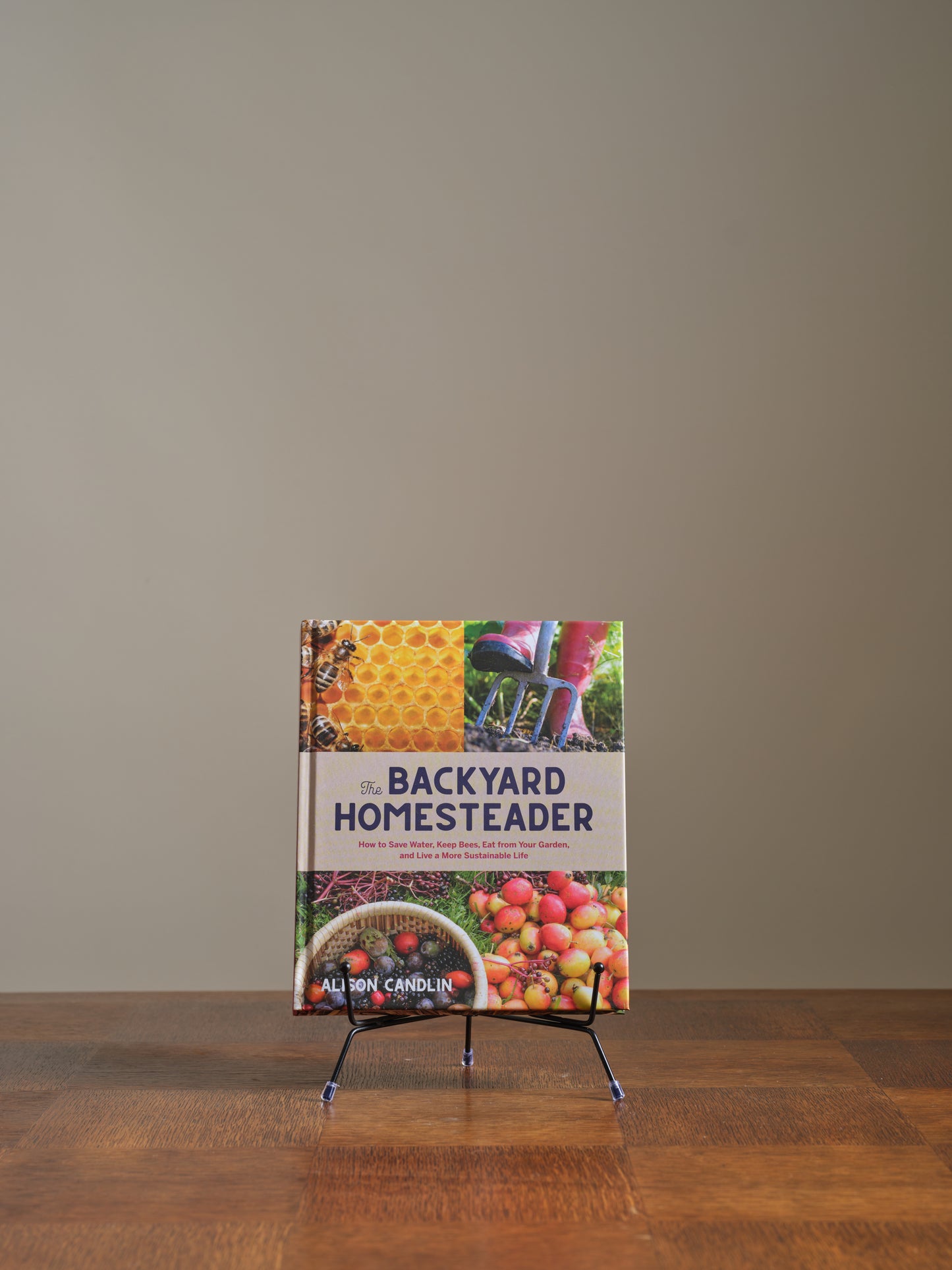 Backyard Homesteader: How to Save Water, Keep Bees, Eat from Your Garden, and Live a More Sustainable Life