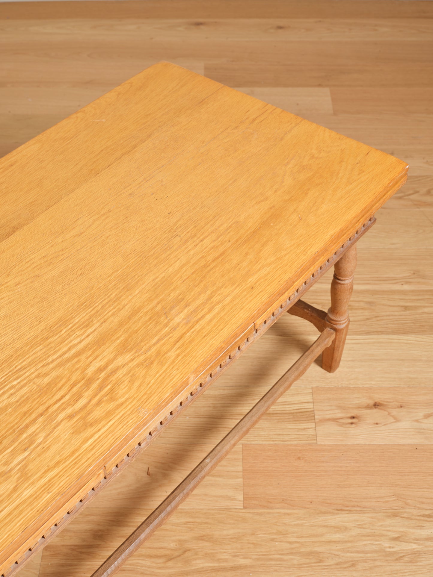 SCANDINAVIAN OAK EXTENSION COFFEE TABLE