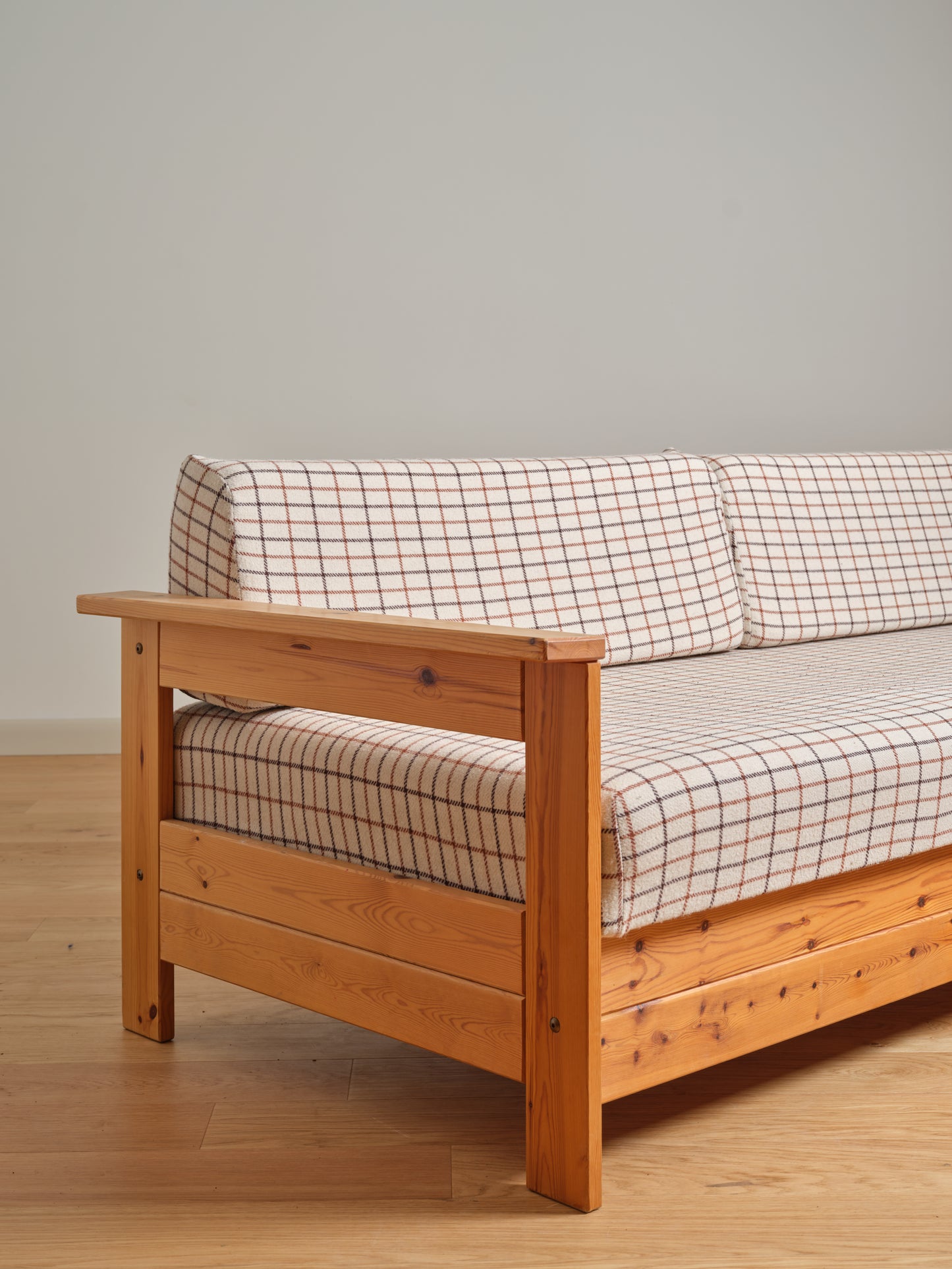 SCANDINAVIAN MODERN PINE DAYBED-SOFA